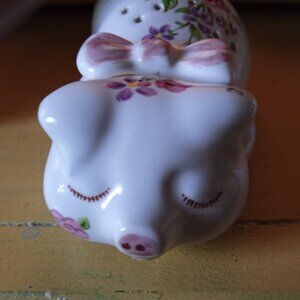ADORABLE PIG POTPOURI  FIGURINE